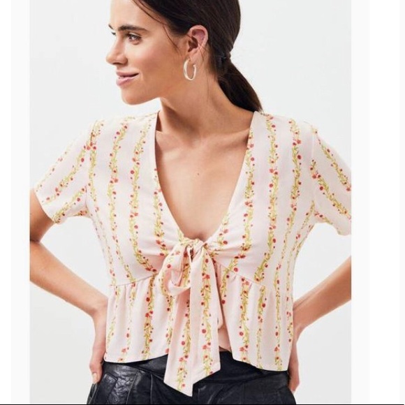 PacSun Tops - LA hearts tie front top
